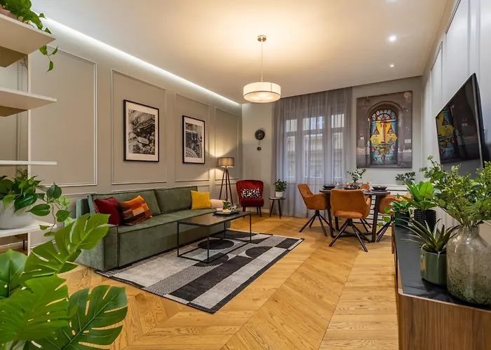 Stylish Comfy W Balcony In Downtown Apartamento