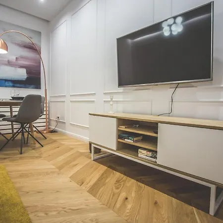 Stylish Comfy W Balcony In Downtown דירה בודפשט