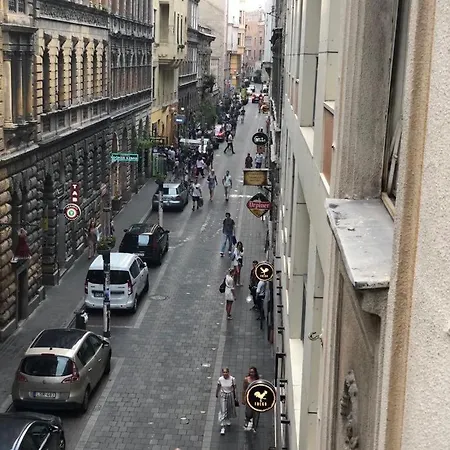 Stylish Comfy W Balcony In Downtown Budapest