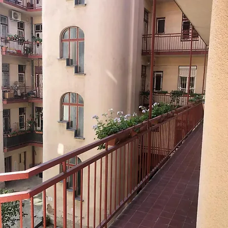 Stylish Comfy W Balcony In Downtown Apartment Budapest