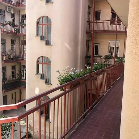 Stylish Comfy W Balcony In Downtown דירה בודפשט
