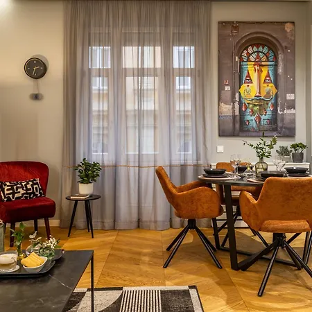 Stylish Comfy W Balcony In Downtown شقة بودابست